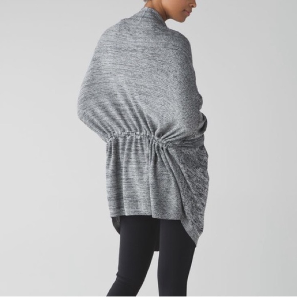 Lululemon Breeze Easy Wrap size 6/8